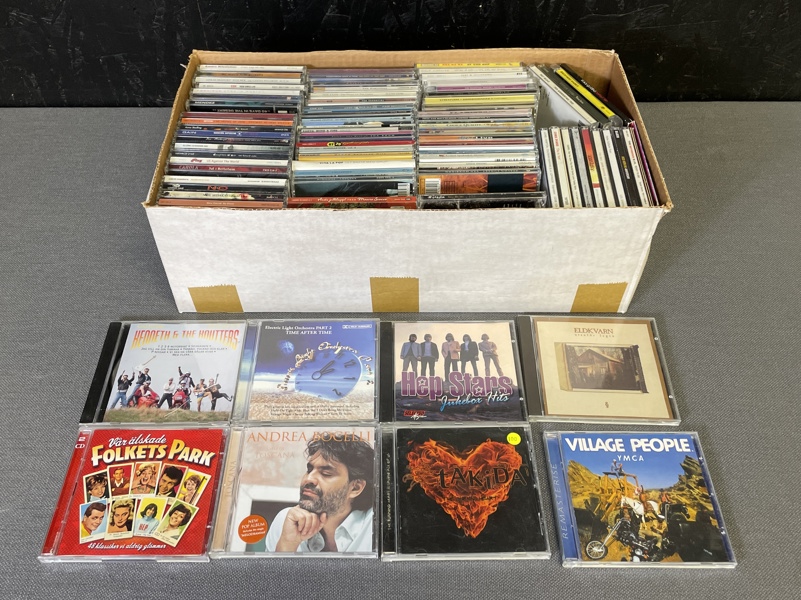 CD skivor blandad musik 
