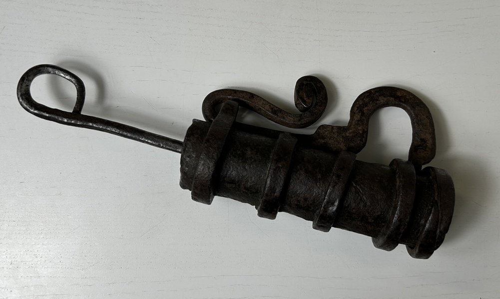 Äldre bultlås 1600 tal med nyckel 