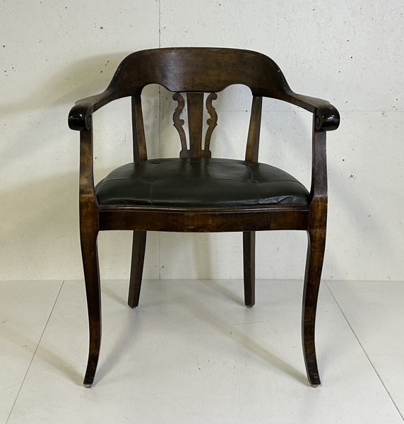 Karmstol, jugend, skinnsits