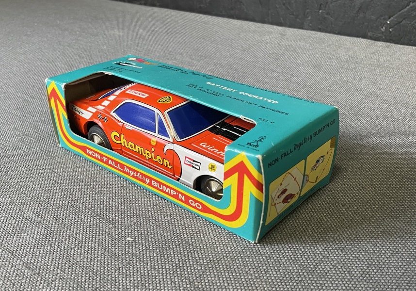 Plåtleksaksbil Camaro originalförpackning Taiyo Japan