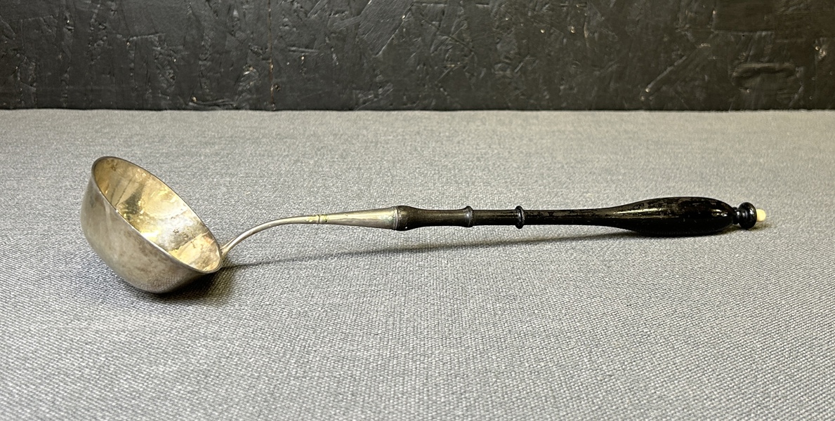 Soppslev silver, med träskaft "O.Krook" 1820 tal