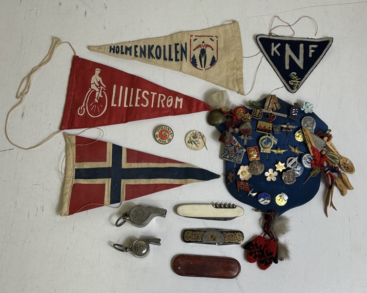 Pins, märken och vimplar 