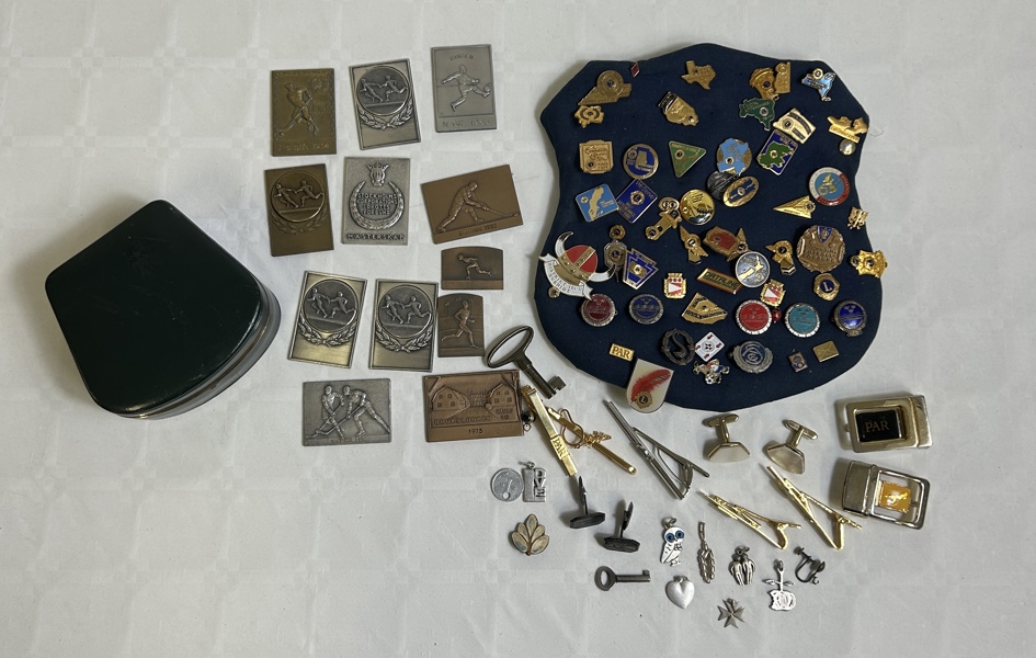 Pins och märken m.m.