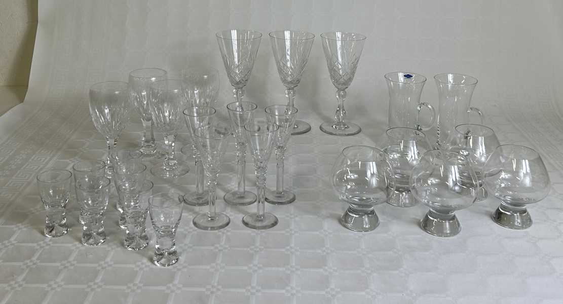 Parti glas, bla Irish Coffe, 26 delar.