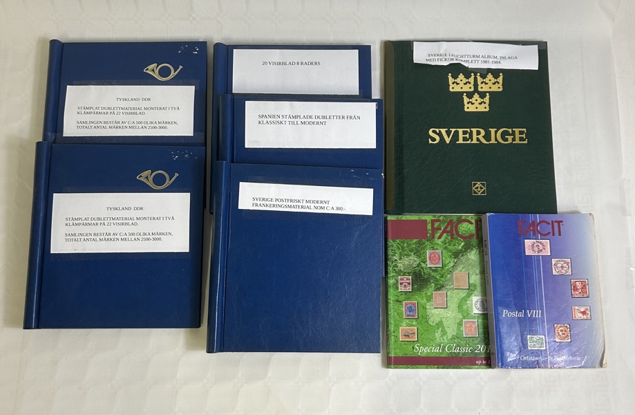 Frimärksalbum, svenska och utländska.