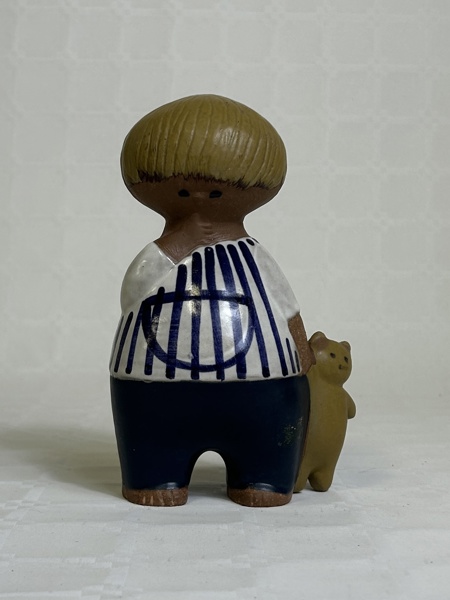 Lisa Larson. Figurin, "Malin" ur serien "Larsons ungar", signerad.