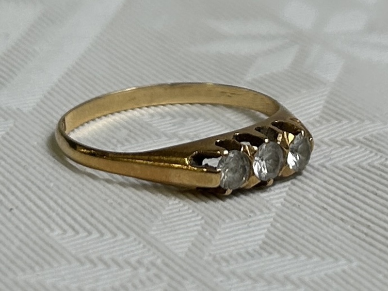 Ring, 18K guld med stenar