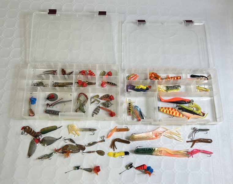 Två lådor med fiskedrag 