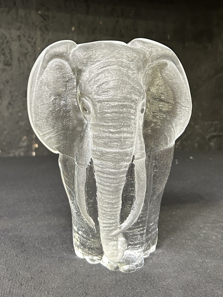 Mats Jonasson glasskulptur, Elefant