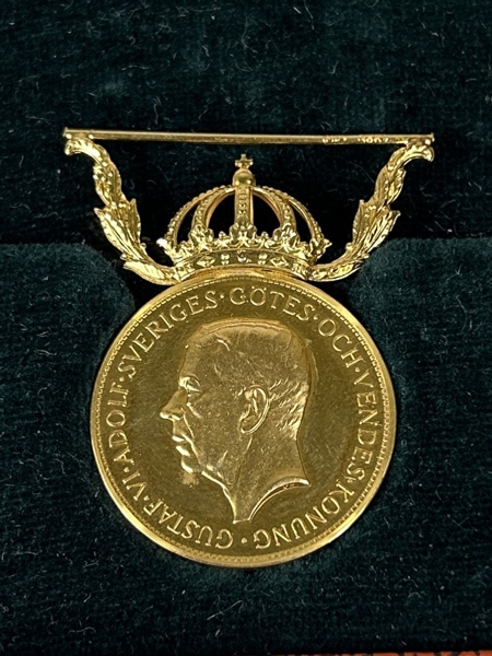 Guldmedalj, 18K guld, "För Nit och Redlighet i Rikets Tjänst" år 1957.