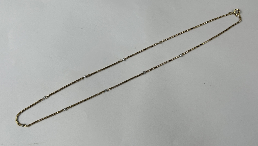 Halsband, 18K guld med pärlor.
