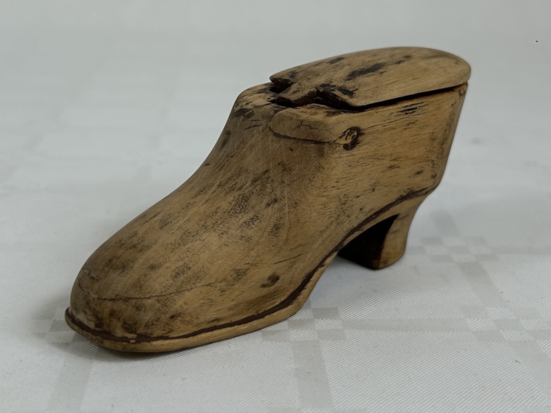 Snussko, trä, 1800-tal.