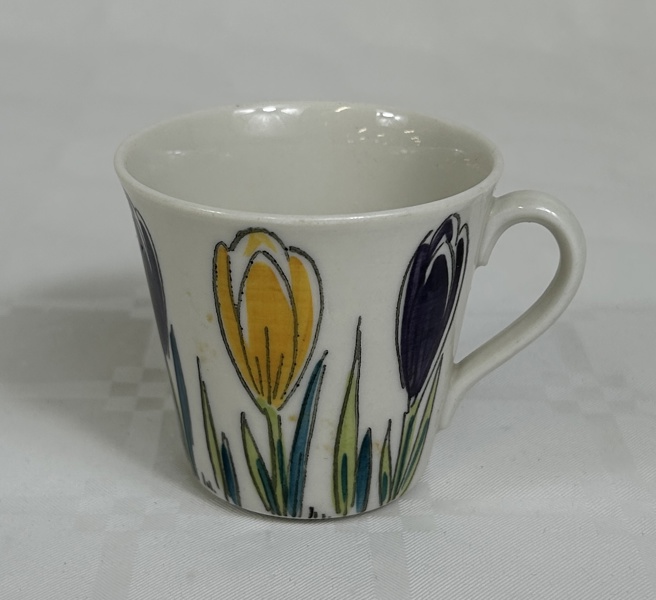 Kaffekopp, "Krokus", Gefle, Upsala Ekeby, Dekor av Ellen Mortensen.