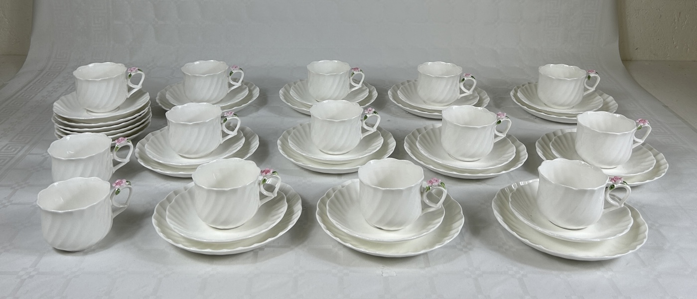 Kaffeservisdelar, Gustavsberg, benporslin, 42 delar.