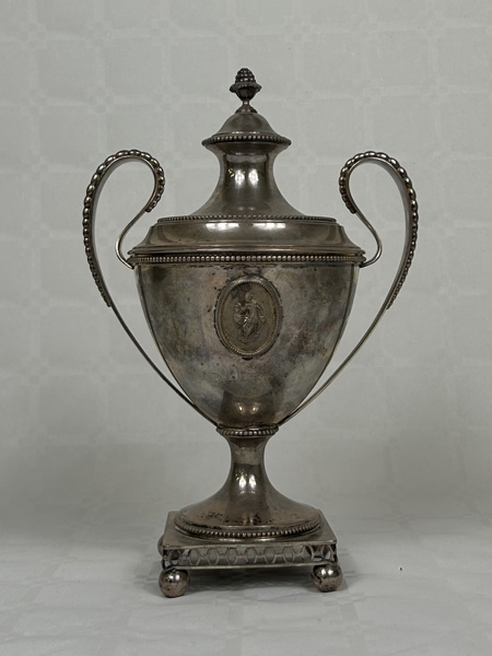 Strösockerskål. C.G Hallberg, Stockholm, 1894, 830/1000, sengustavianskstil.