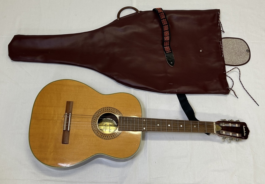 Gitarr, Landola, med fodral.