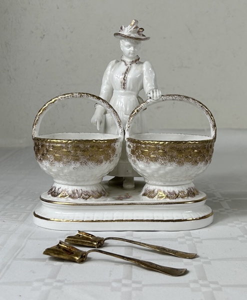 Rörstrand. Dubbelsaltkar/sockerskålar, med 2st skedar i silver, 1858.